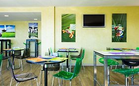 Hôtel Ibis Styles Bourges - Piscine extérieure chauffée - Restaurants à proximité